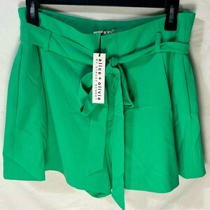 Alice + Olivia NWT STEFFIE SEAMED PAPERBAG SHORT Size 8